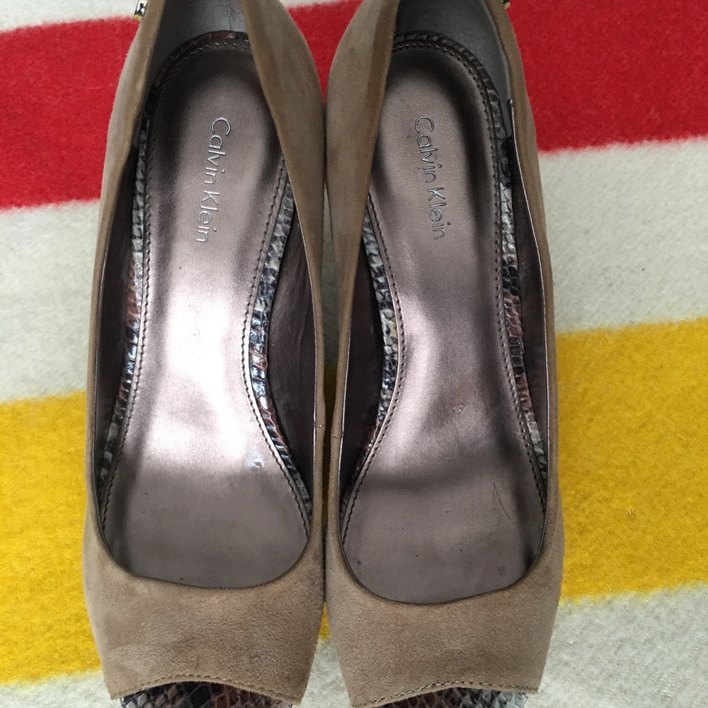 Calvin Klein Tan, Kid Suede, Snake Print Platform, Peep-toe, High Heels size 8 - Picture 7 of 10